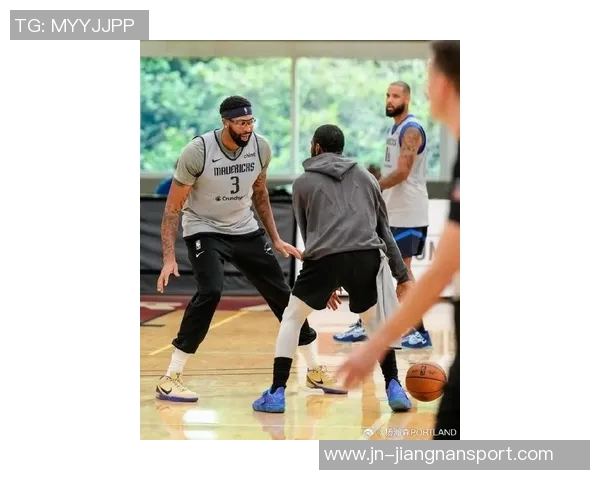 独行侠训练照曝光弗拉格与安东尼戴维斯展开激烈对抗